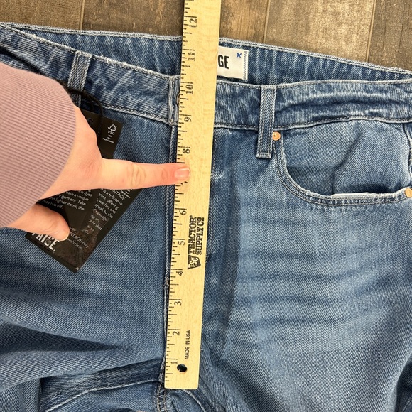 PAIGE Sonja Flare Leg in Aduna Distressed - Picture 3 of 10